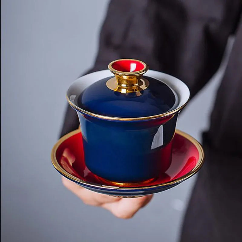 Kinesisk stil te skål, ritning av guld keramisk sancai gaiwan, handmålad, safirglasyröverdrag, te tillverkare
