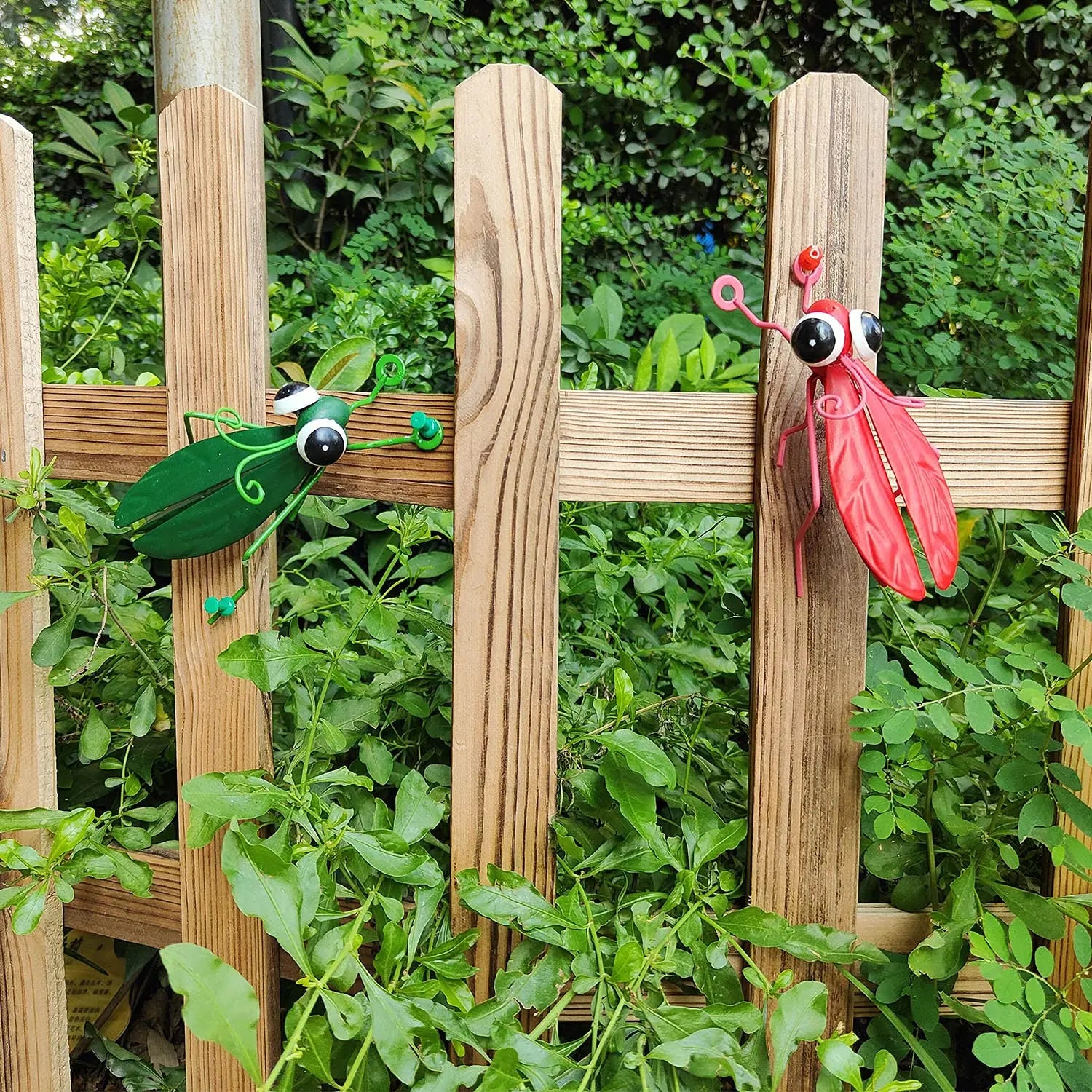 Cute Metal Grasshopper Figurine Decor Outdoor Tree Wall Art Garden Grasshopper Statues Decoration For Yard Patio Backyard