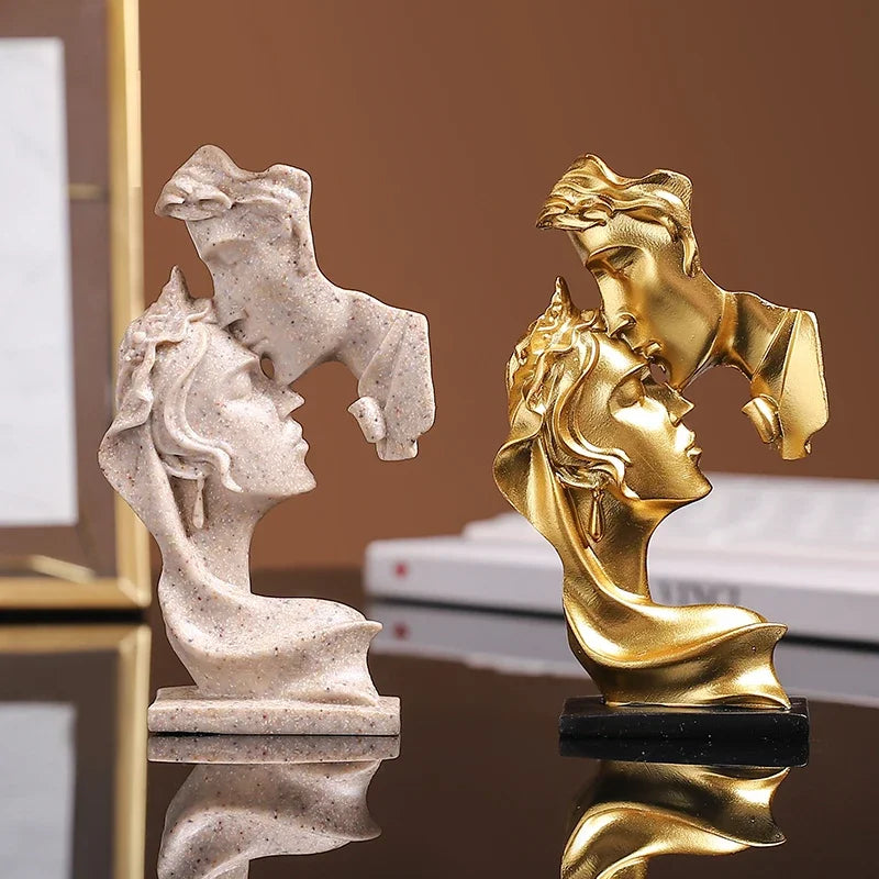 Rakastajat patsas minihartsit käsityöt taidetta moderni olohuoneen sisustus ylellinen kultainen koriste kodin häät sisustus lahjakodin sisustus