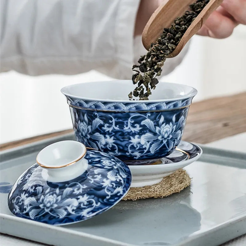 فنجان شاي Gaiwan من السيراميك الفاخر مصنوع يدويًا وعاء شاي صيني من البورسلين الأزرق والأبيض ملحقات أدوات الشرب 150 مللي