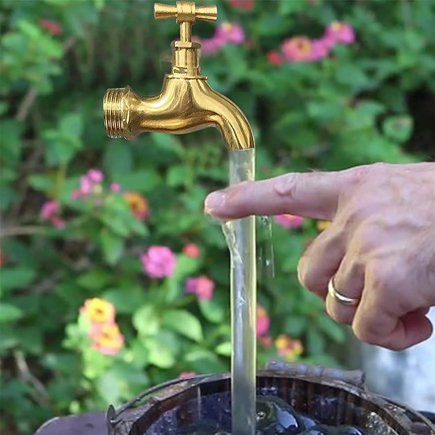 Osynlig flödande pipvatten kan fontän flytande kran fontän för hem trädgårdsgård dekoration perfekt gåva för familjen