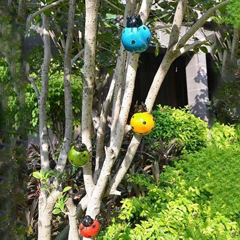 1pcs New Mini Metal Ladybug Beetle Fence Hanger Wall Hanging Ornament for Outdoor Patio Garden Figurine Sculpture Home Decor