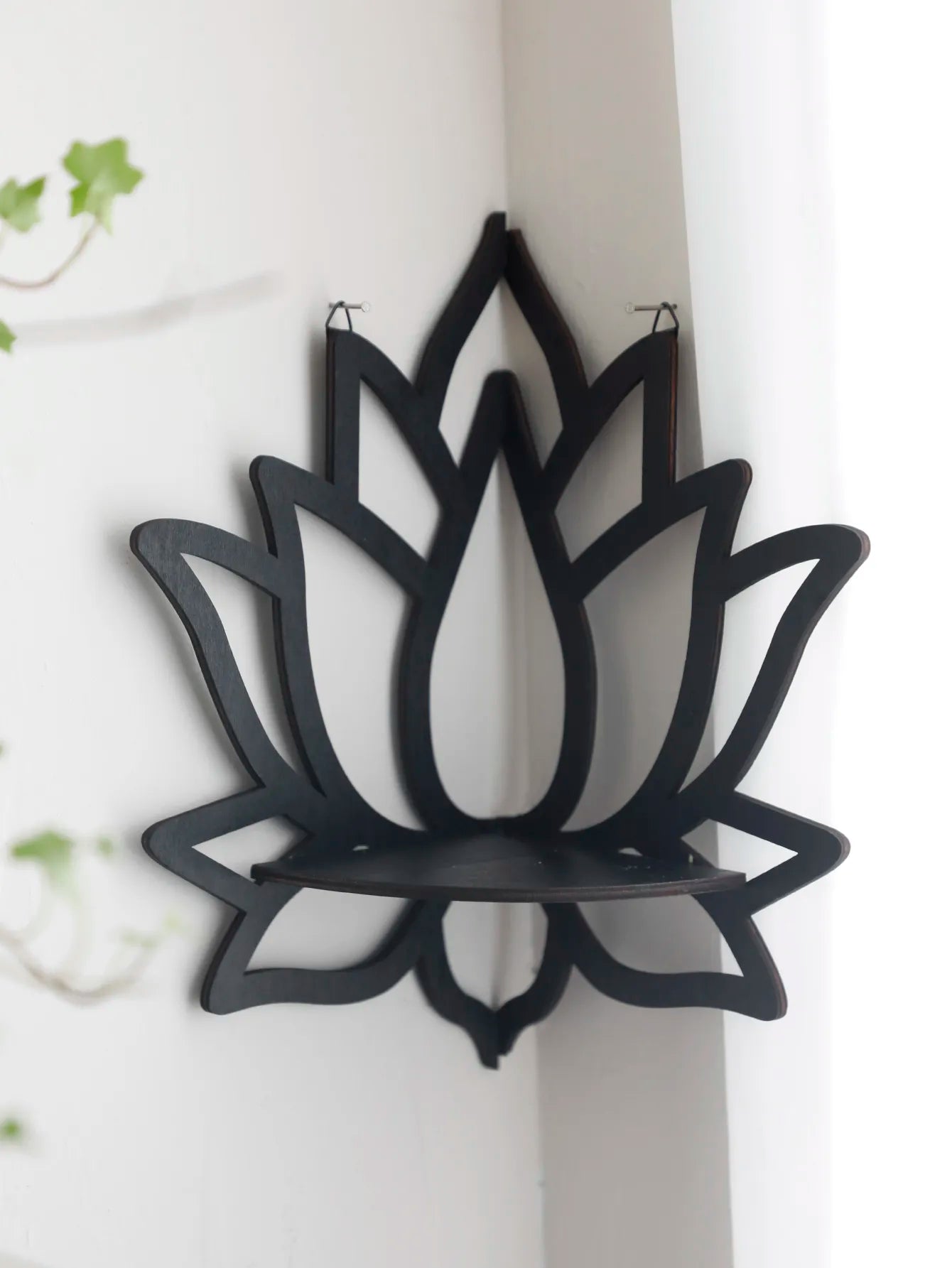 Lotus Kristall Eckschütze Kristallregal Display schwarze Holzwandregale ätherische Ölregal Hexenmännische Dekor Ästhetik spirituell