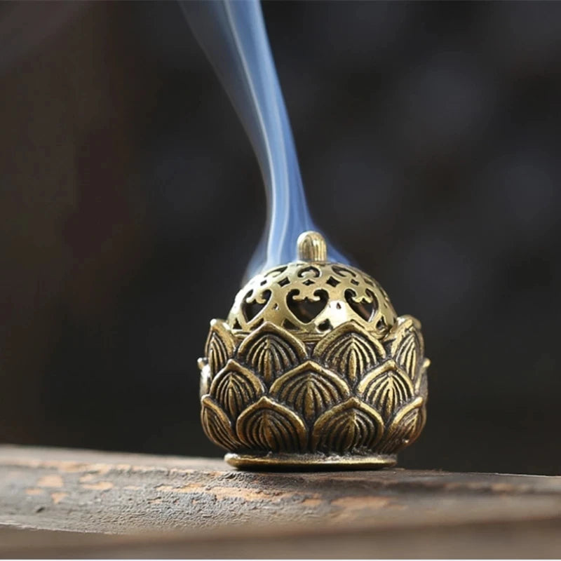 Retro cobre pequeño de loto de loto hueco saliendo quemador de incienso soporte de incienso de latón con cubierta decoración del hogar sándalo cense