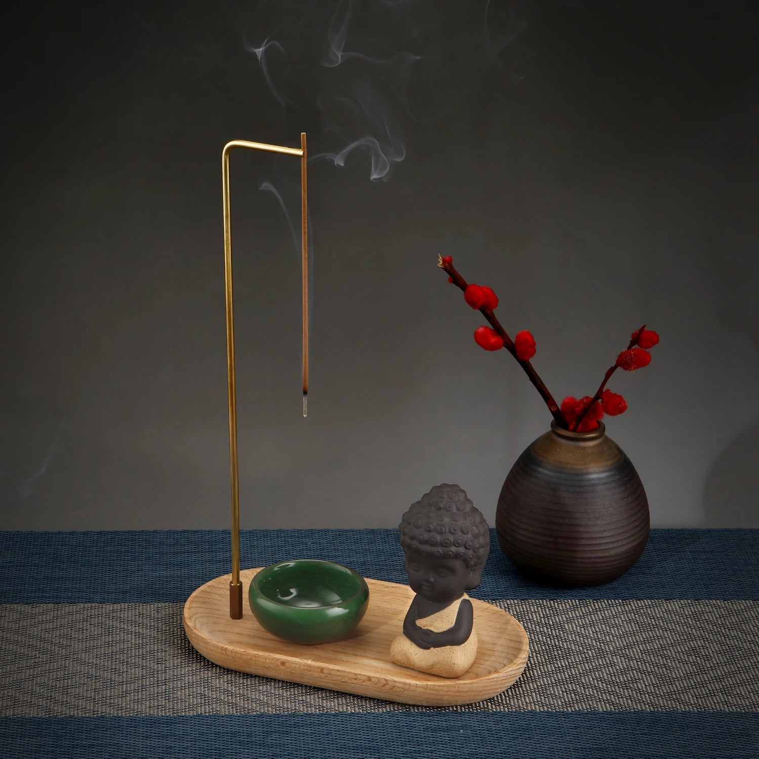 Cerámico creativo Little Monk Incienso Curminador Conjunto de incienso de humo de latón Soportista de incienso con bandeja de incienso de madera Cebina de ceniza de cerámica