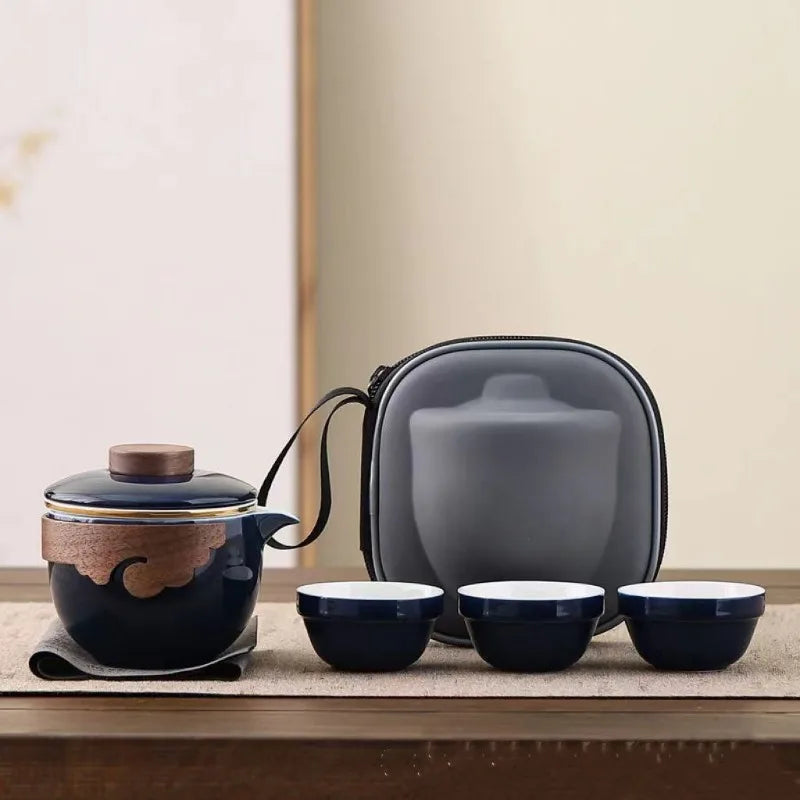 Seyahat bölmesi, seramik taşınabilir çaydanlık, porselen çay, gaiwan çay bardağı, çay aleti ile Çin kung fu seyahat seti