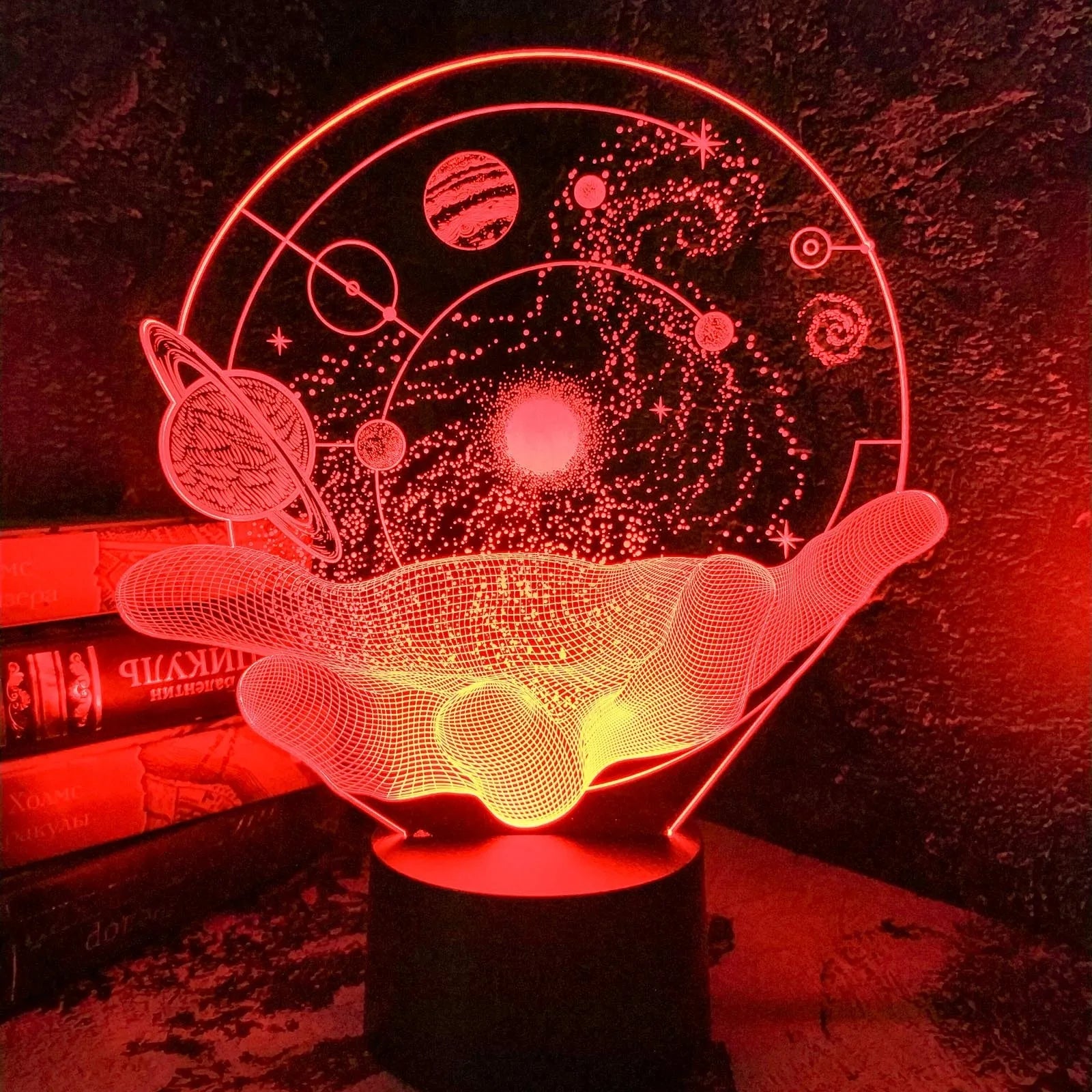 3D Optik İllüzyon Projektörleri Lamba Evreni Uzay Galaksisi Elinizin Palmasında Gece Led Gece Işığı Uzay Lover Erkek ve Kız