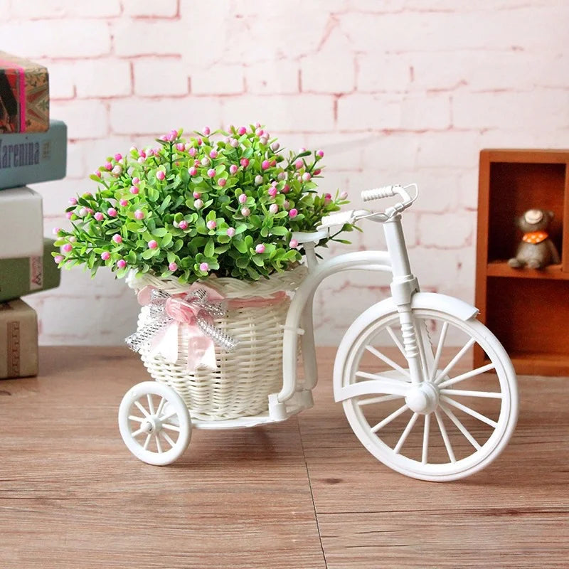 Valkoinen polkupyörä koristeellinen kukkakori hääkoriste muovikolmipyöräsuunnittelu kukkapotin säilytyskorin puolueen sisustusastia