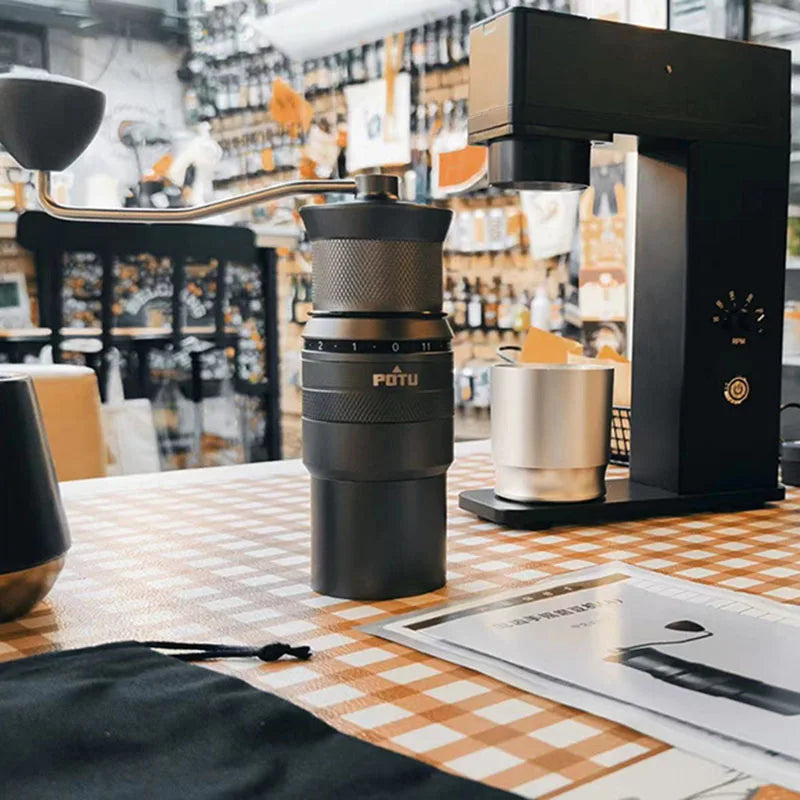 Nová vysoce kvalitní manuální kávová mlýnek Mini přenosná nastavitelná nerezová ocel Burr Coffee Accessories Hand Grinder Mill 49mm