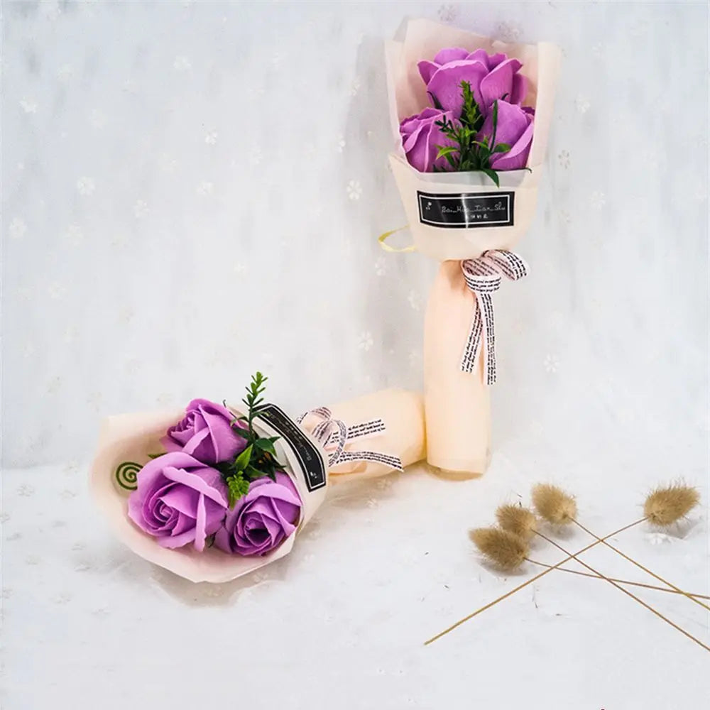 3 Köpfe künstliche Rosenstrauß Hand Holding Seifenblume Valentinstag Geschenk Hochzeitsdekoration Künstliche Blumen
