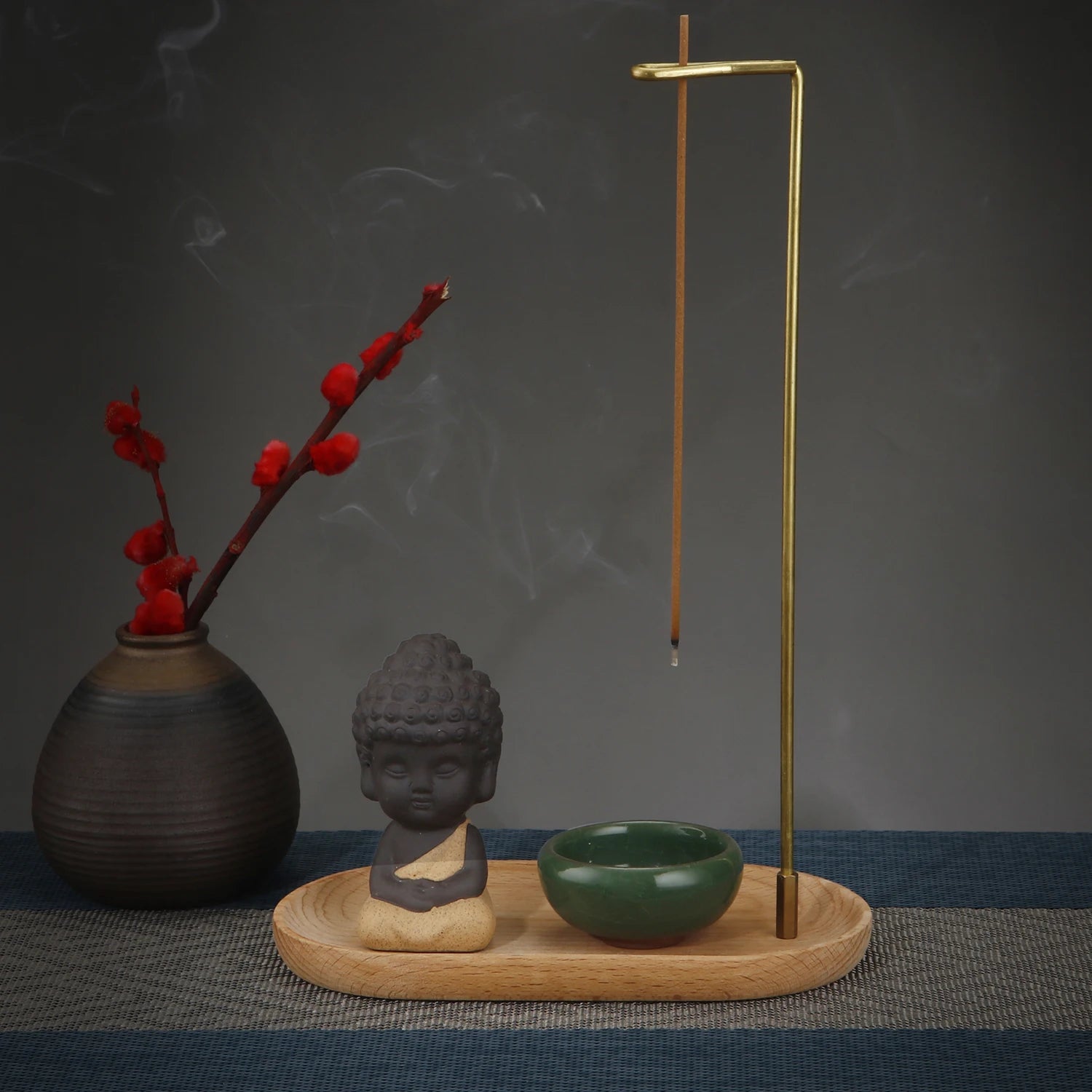 Creative Ceramic Little Monk rökelsebrännare Set mässingsrök ryggflöde rökelsehållare med trä rökelsefack keramisk askfångare