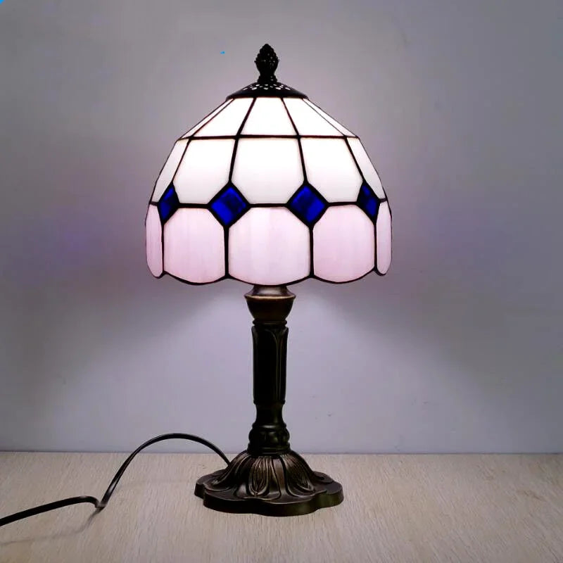 Estilo nostálgico de lámparas de mesa Tiffany de vidrio coloridas europeas y americanas para restaurantes Bar Cafe Bedside Lights Luces Led