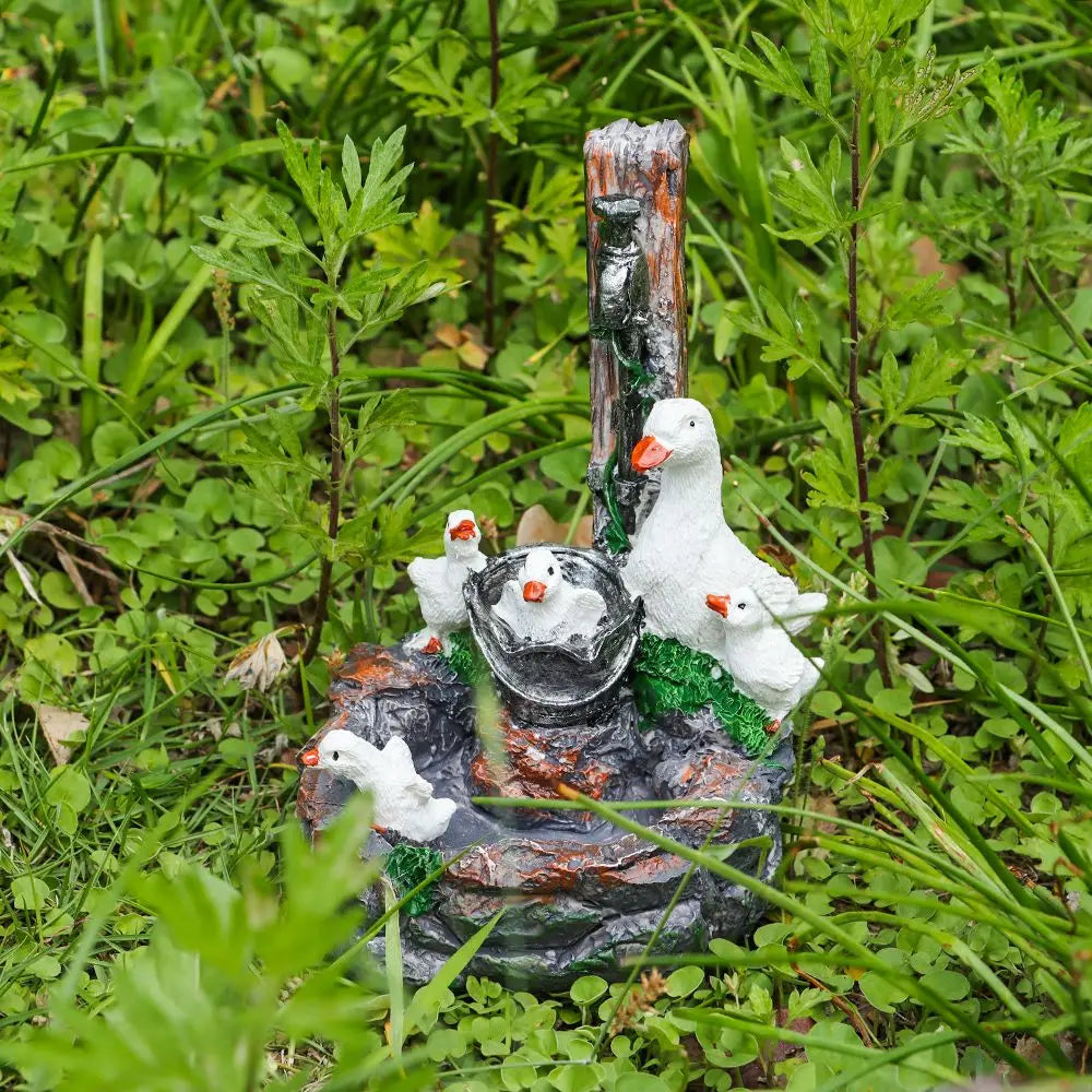 Estátua de decoração de pátio durável, estátua de jardim de energia solar apresenta patos de decoração da paisagem da fonte