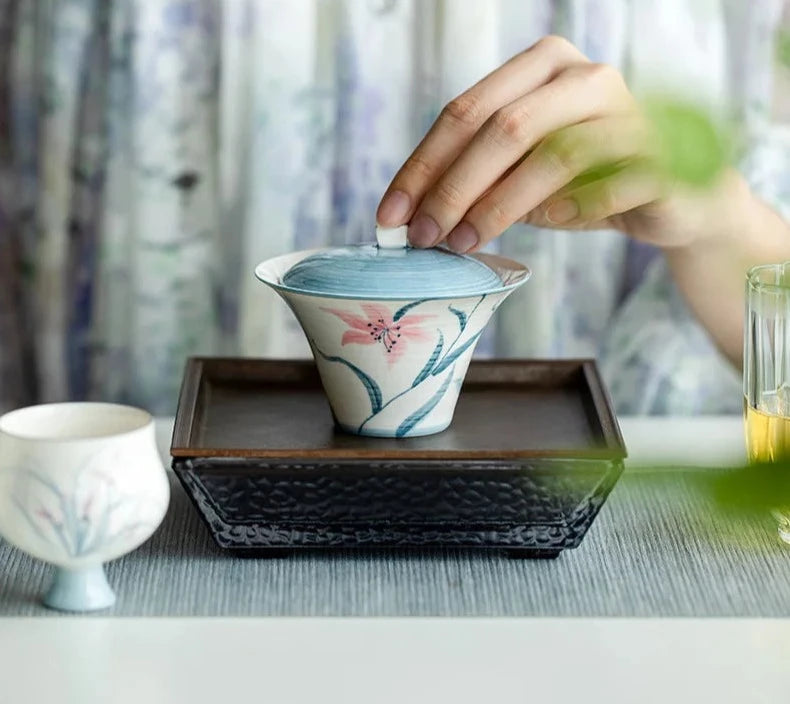 120ml Pure Hand-painted Lily Flower Gaiwan Aesthetic Painting Blue Tea Bowl Tea Tureen  Tea Maker Cover Bowl Tea Services Craft