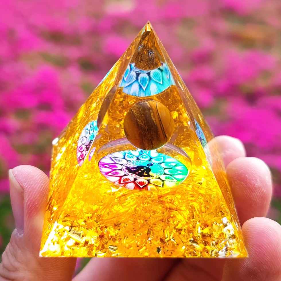 6cm: n energiageneraattori Orgone Pyramid Crystals Peridot Healing Reiki Chakra Reiki Chakra Generaattori Orgoniitti pyramidi -meditaatio myös