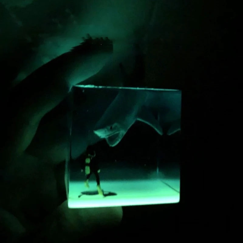 빛나는 고래 장식용 야간 조명 데스크탑 책장 수지 장식 장식 해양 예술 나이트 라이트 USB 데스크 램프 생일 선물