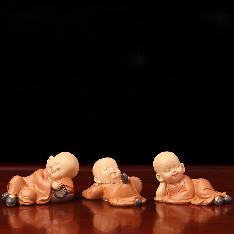 Śliczne małe posągi mnich figurki religia żywica Buddha Rzemiosła biurko miniaturowe ozdoby