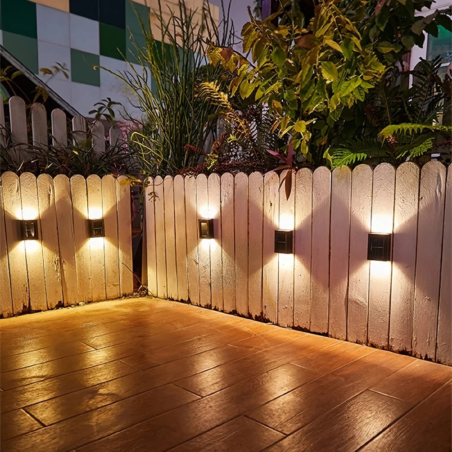 새로운 태양 벽 조명 야외 방수 LED 태양열 램프 위아래로 빛나는 조명 정원 발코니 야드 거리 장식 램프