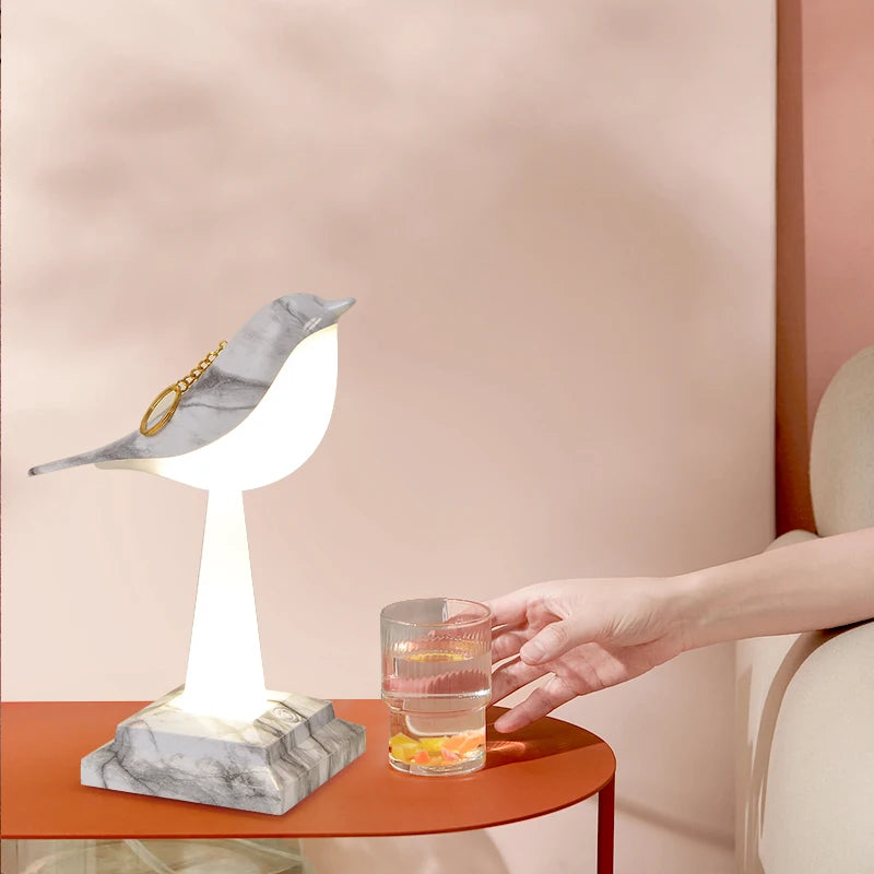 2023 Neue Vogeltischlampe Desk Lampe kreative Nachtleuchte Ladung Atmosphäre Leichtes Auto Aromatherapie Dekorative Wandleuchte