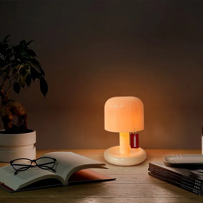 Kreatywny styl grzybowy LED Nocne światło Nordic Mini Desktop Coffee Bar Home Dekoracja salonu Nowoczesne minimalistyczne światło stołowe