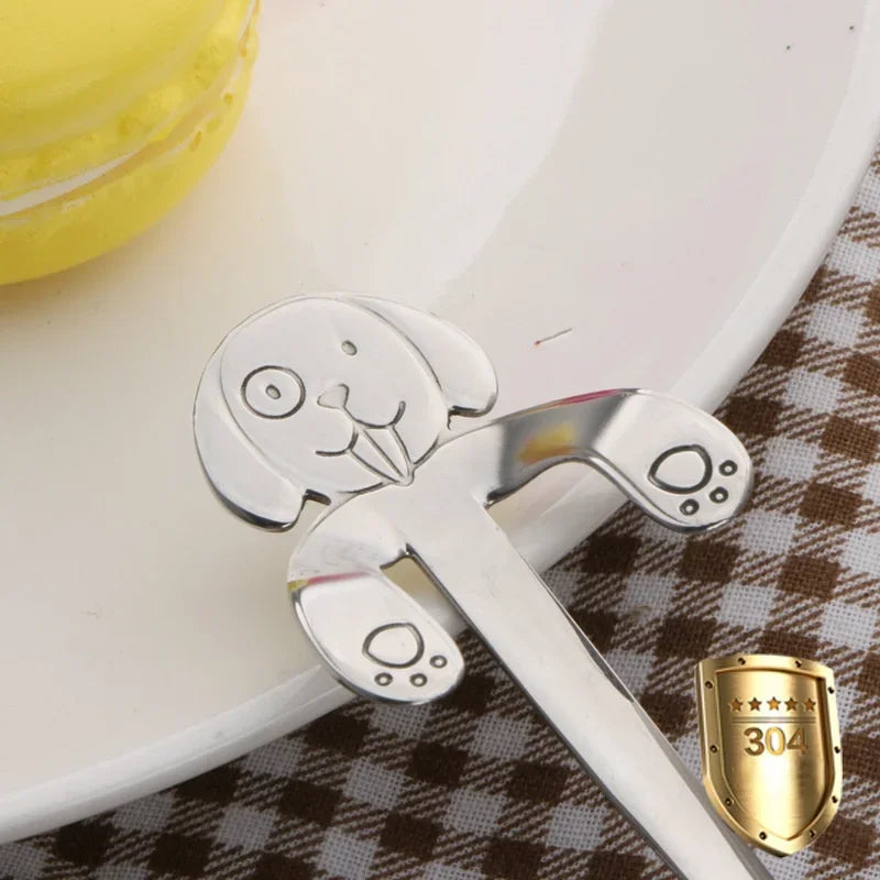 1 pezzi eco-friendly Creative inossidabile in acciaio inossidabile cagnolino appeso tazza di tè da tè abbraccio cucchiaio di zucchero cucchiai da cucina per le tavolette da cucina 2022