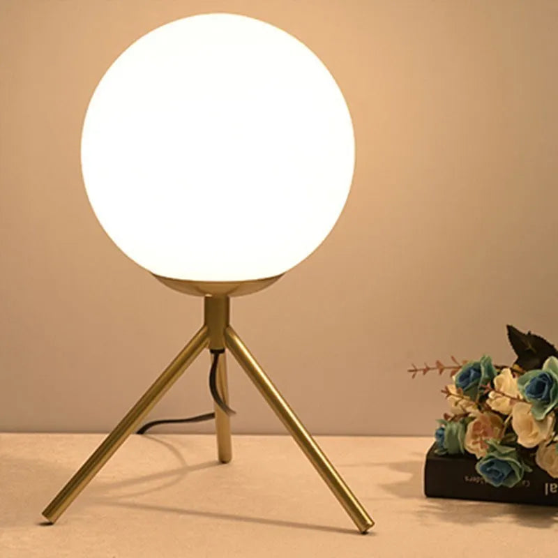 Lampe de table de table créative moderne lampes de chambre à coucher étude de salon des lumières de bureau dorées