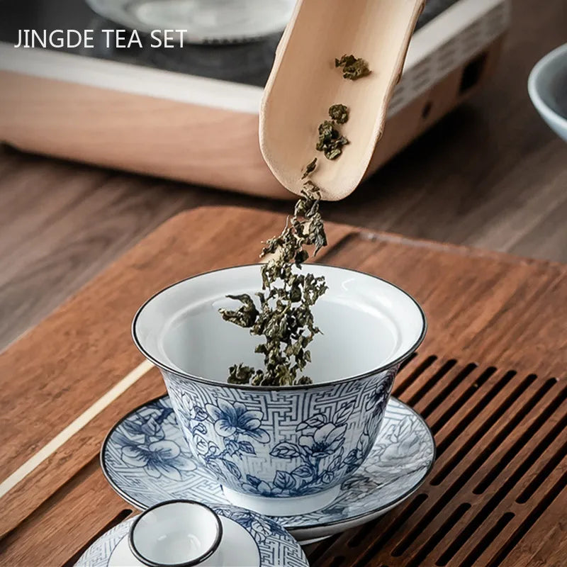 Juego de té de porcelana azul y blanco estilo chino Cerámica doméstica Gaiwán Cubierta de porcelana blanca tazón té de té hecho a mano