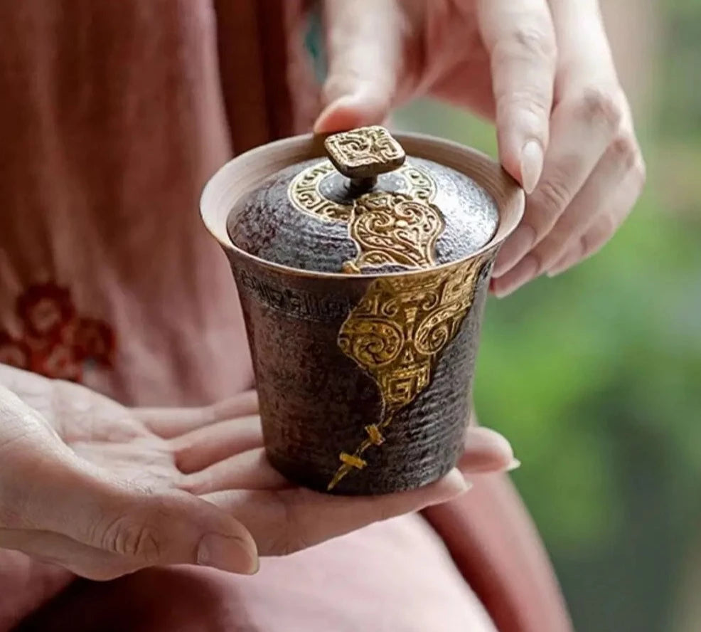 145 ml japonês antigo rock lama gaiwan feita artesanal com relevo Taotie Rust Red Tea Gold Tureen Tea Brewing Capa tigela para decoração de chá