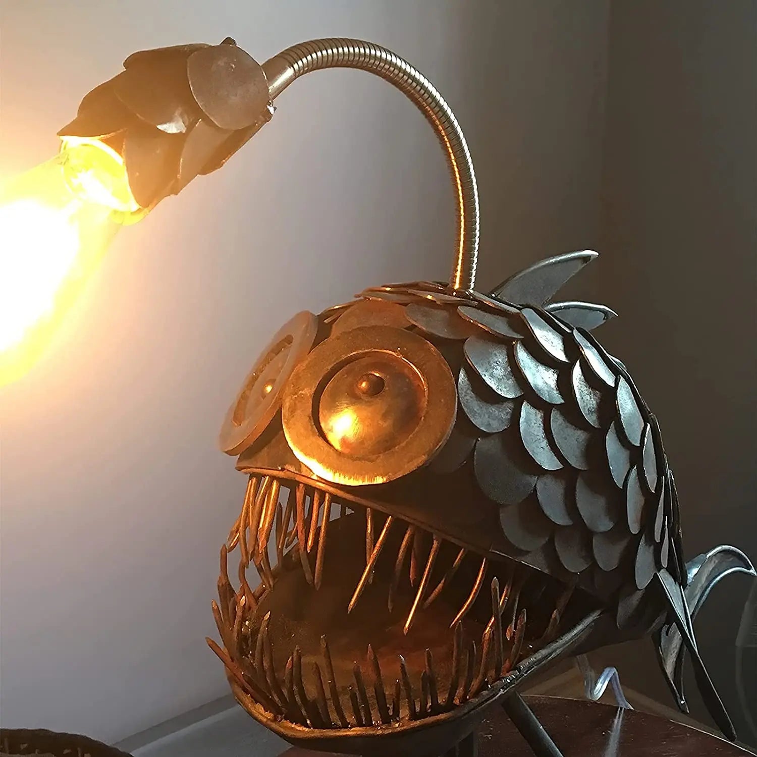 Rustic USB Angler Fish Lamp Shark Lamp Steampunk Style Table Lamp Simulation Flame Light Decoration Bedroom Home Decoration Gift
