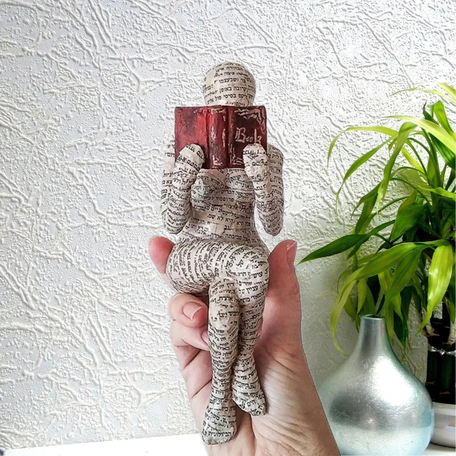 Pulp Woman Reading Book Resin Figurine: Abstract Sculptural Decor for Modern Homes