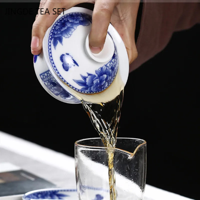 جينغدتشن الأبيض الخزف Gaiwan فنجان شاي الأزرق والأبيض الخزف ماكينة صنع الشاي السيراميك رسمت باليد وعاء الشاي طقم شاي لوازم