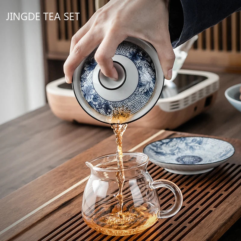 Conjunto de chá de porcelana azul e branco de estilo chinês