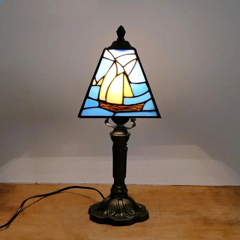 Nostalgische stijl van Europese en Amerikaanse kleurrijke glazen Tiffany -tafellampen voor Restaurant Bar Cafe Slaapkamer Ledlichten