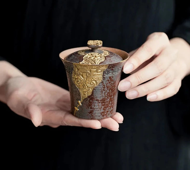 145 ml japonês antigo rock lama gaiwan feita artesanal com relevo Taotie Rust Red Tea Gold Tureen Tea Brewing Capa tigela para decoração de chá