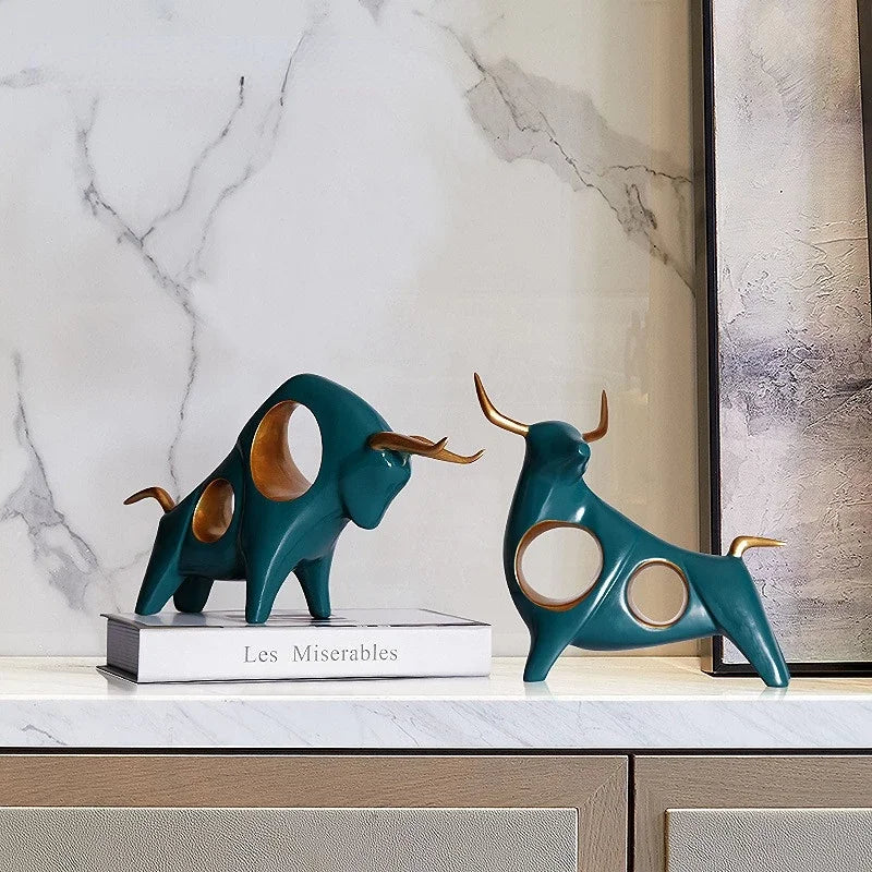 Simulación de escultura de animales de resina creativa estatua de toro de ganado Golden hueco accesorios de decoración moderna del hogar europeo