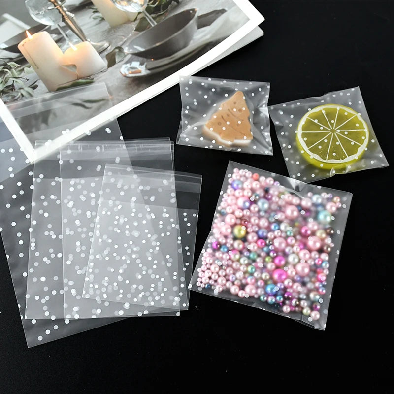 100 pcs muovinen läpinäkyvä pakkaus sellofaanipussit Polka dot candy Cookie -lahjapussi DIY -itseliimojen pussikarkkipussit juhliin