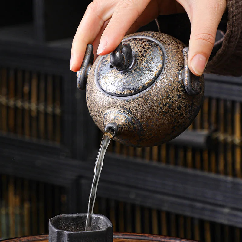 Rust Glazed Tea Pote Cerâmica Kung Fu Conjunto de Tea Pote Vintage Poteria Rougada Yixing Tules Infusor Buia Clay Coffeeware Teaware Puer