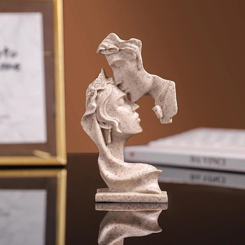 Mini Resin Lovers Statue: Romantic Kissing Posture for Home Decor