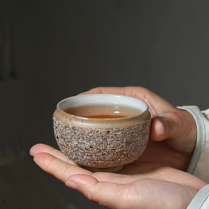 كوب رئيسي من الفخار الخام على الطريقة اليابانية ووعاء شاي سيراميك مصنوع يدويًا