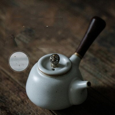 إبريق شاي ياباني بمقبض من خشب الأبنوس