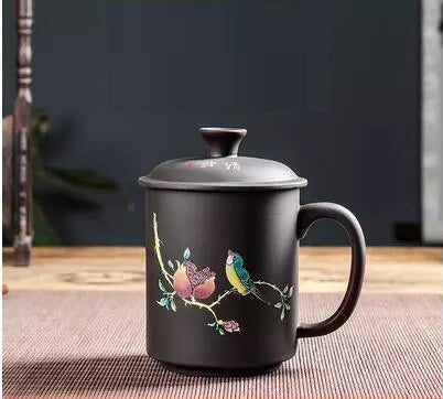 Cawan teh tanah liat ungu yang sederhana